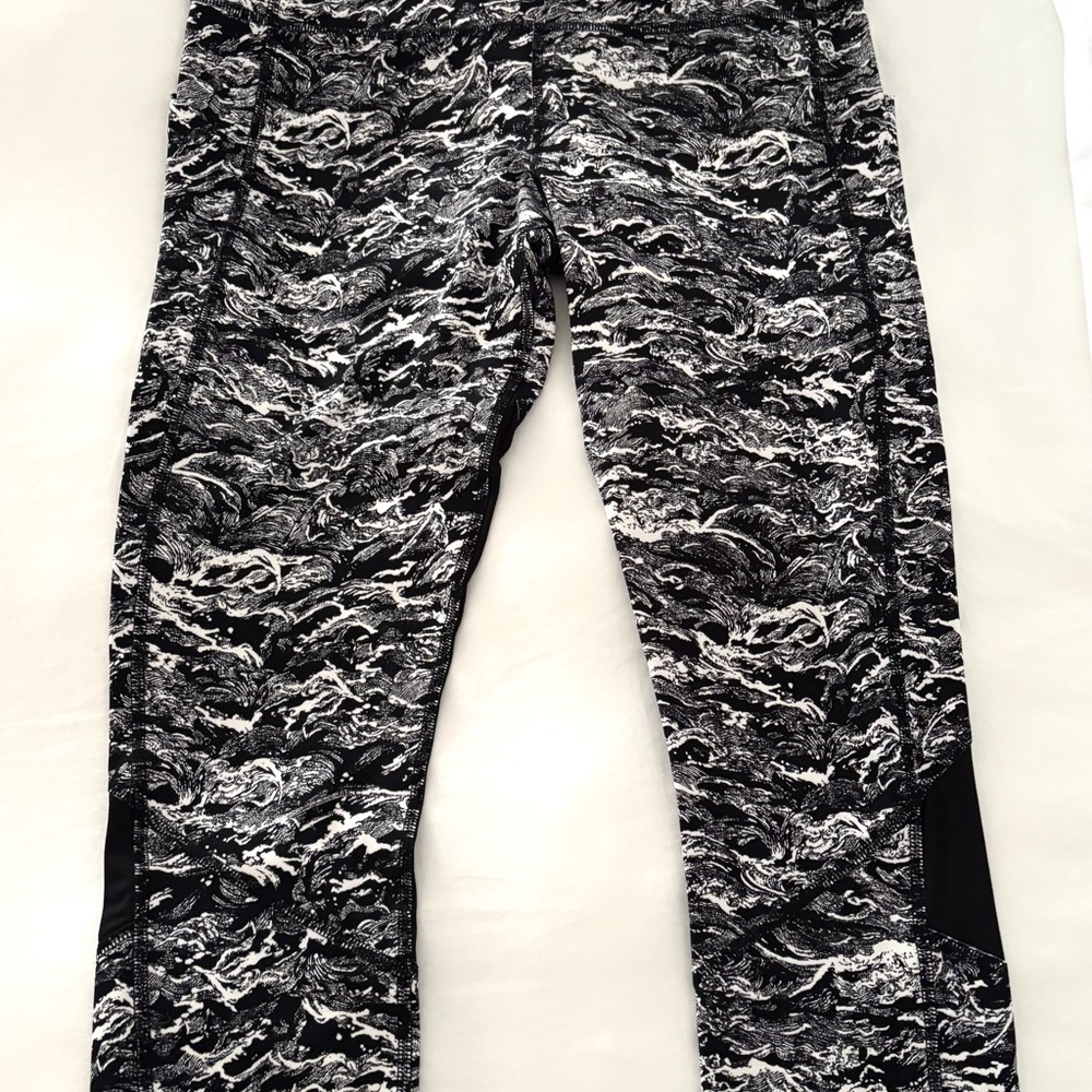 Women’s white Nami Wave Luxtrme leggings 28’